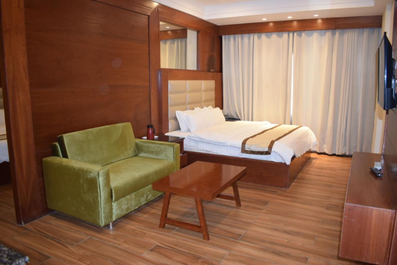 Hotel Ambica Katra Katra  Luaran gambar