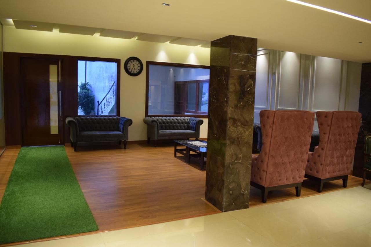 Hotel Ambica Katra Luaran gambar