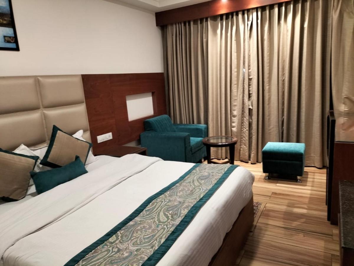 Hotel Ambica Katra Katra  Luaran gambar