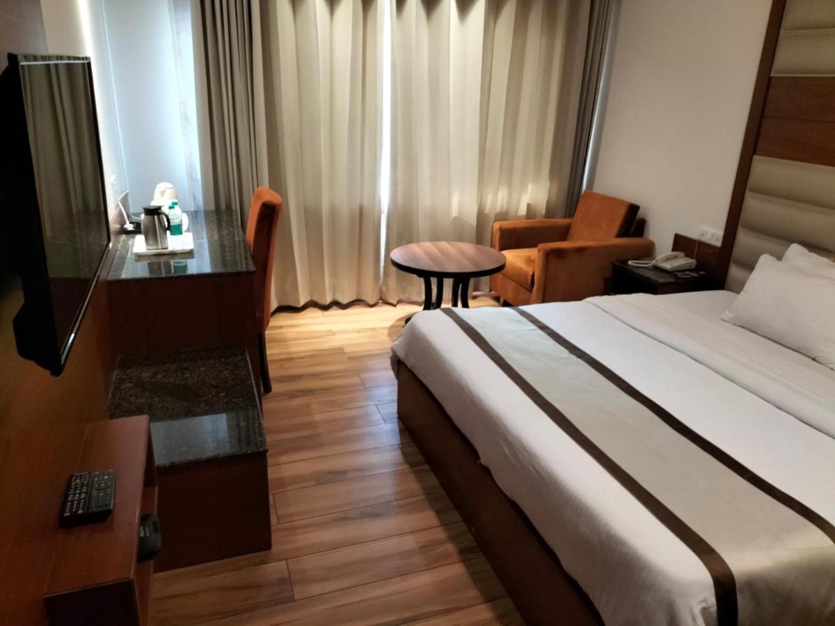 Hotel Ambica Katra Katra  Luaran gambar