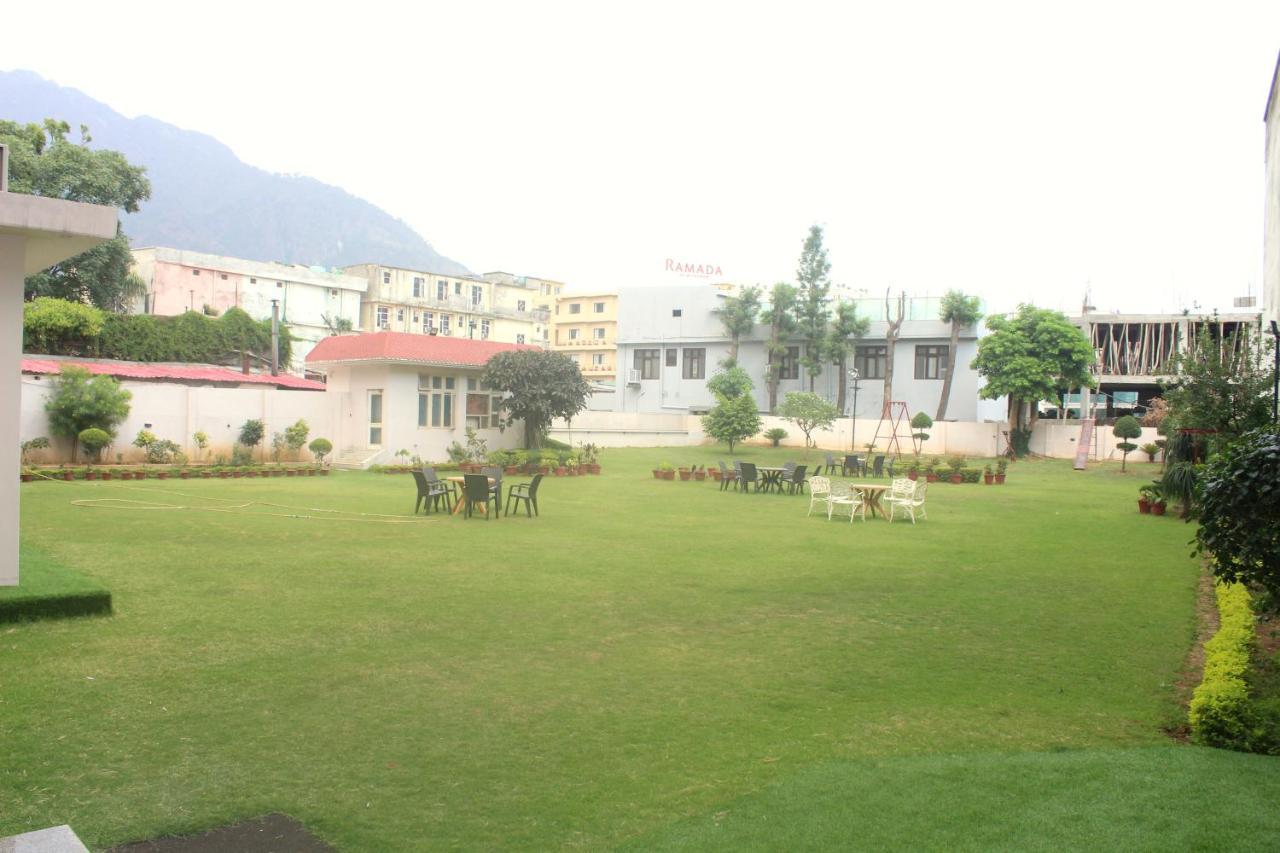 Hotel Ambica Katra Katra  Luaran gambar