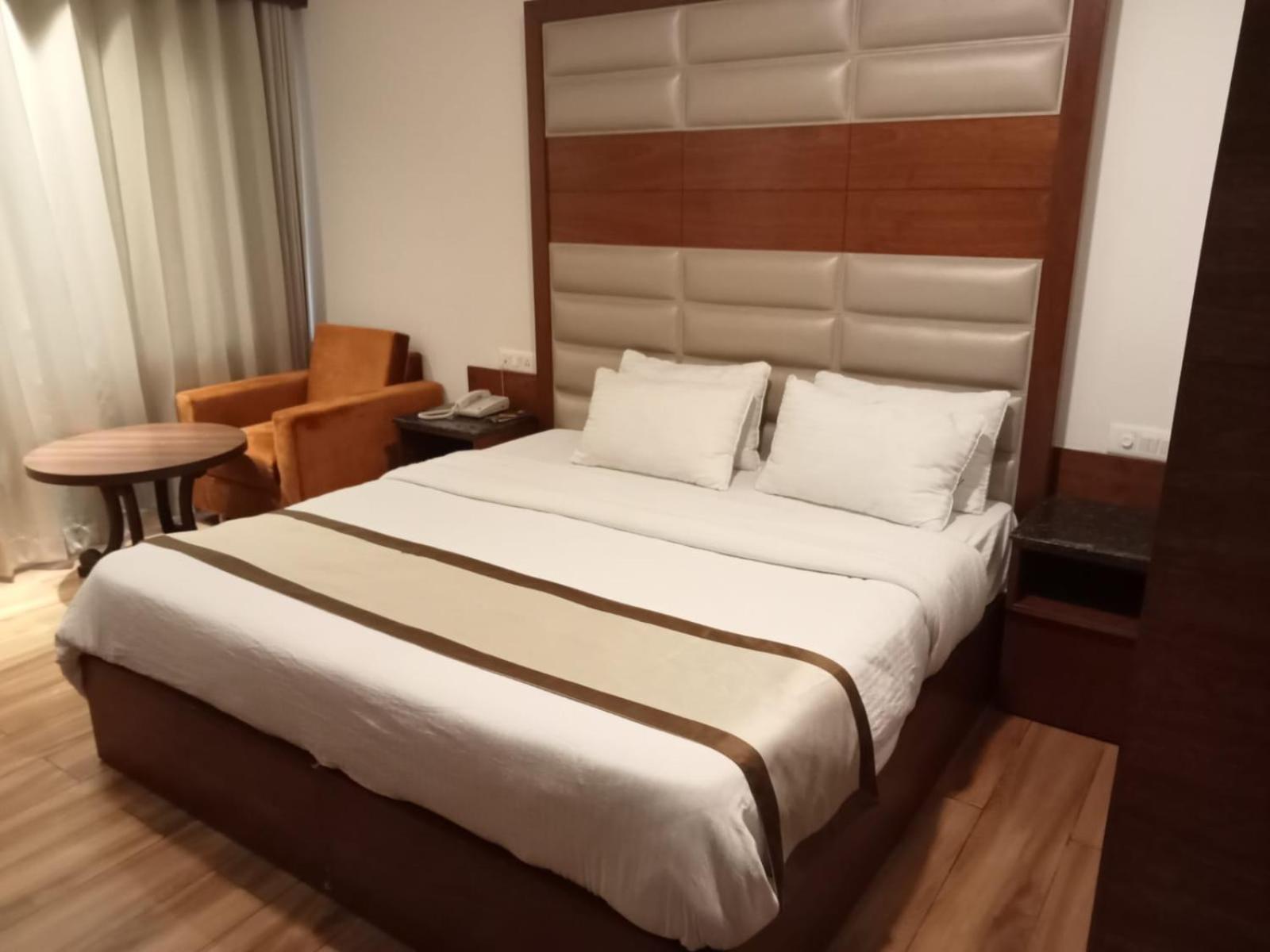 Hotel Ambica Katra Katra  Luaran gambar