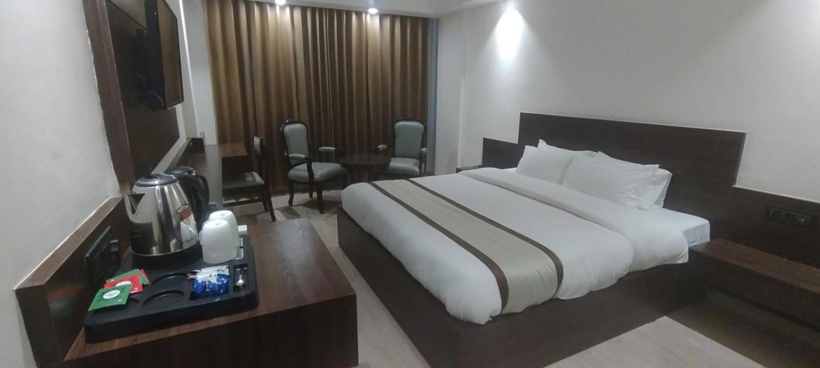 Hotel Ambica Katra Luaran gambar
