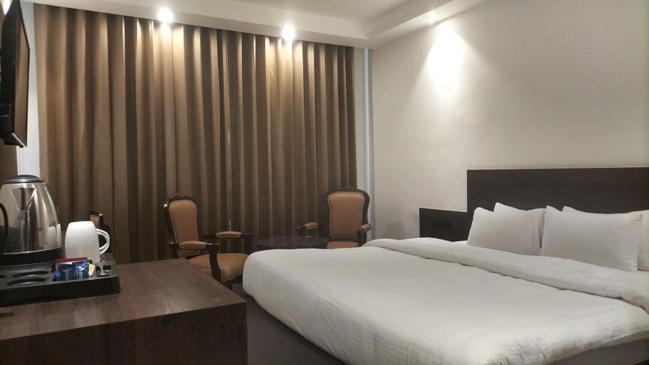 Hotel Ambica Katra Katra  Luaran gambar